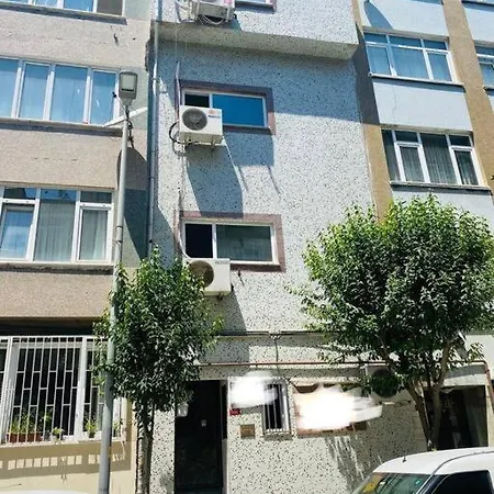 Pangalti'da Bahceli 2+1 Appartement Istambul