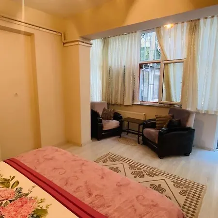 Apartamento Pangalti'da Bahceli 2+1 *