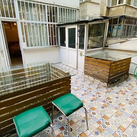 Apartamento Pangalti'da Bahceli 2+1 *